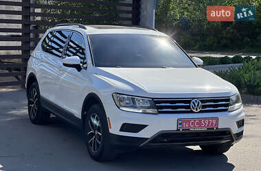 Внедорожник / Кроссовер Volkswagen Tiguan 2017 в 