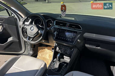Внедорожник / Кроссовер Volkswagen Tiguan 2017 в 