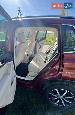 Внедорожник / Кроссовер Volkswagen Tiguan 2013 в 