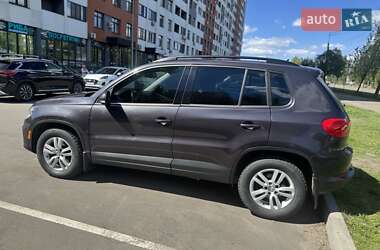 Внедорожник / Кроссовер Volkswagen Tiguan 2015 в 