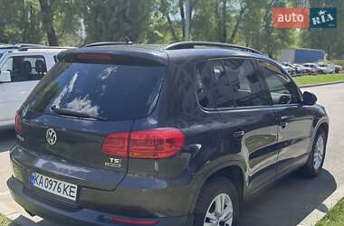Внедорожник / Кроссовер Volkswagen Tiguan 2015 в 
