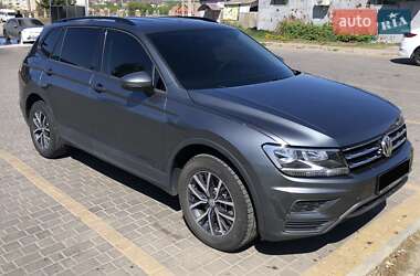 Позашляховик / Кросовер Volkswagen Tiguan 2020 в 