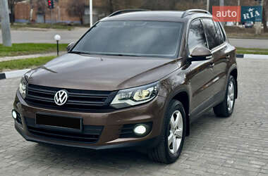 Позашляховик / Кросовер Volkswagen Tiguan 2011 в Харкові