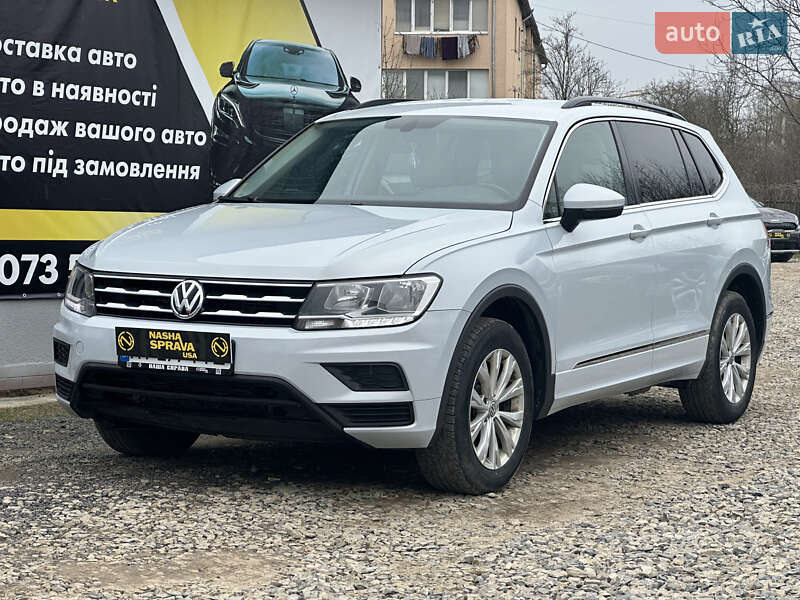 Внедорожник / Кроссовер Volkswagen Tiguan 2017 в 