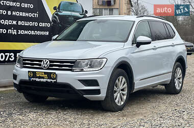 Внедорожник / Кроссовер Volkswagen Tiguan 2017 в 