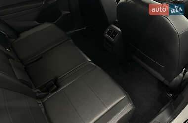 Внедорожник / Кроссовер Volkswagen Tiguan 2017 в 