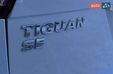 Внедорожник / Кроссовер Volkswagen Tiguan 2017 в 