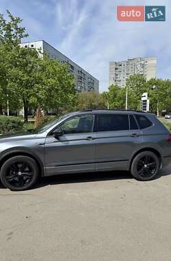 Внедорожник / Кроссовер Volkswagen Tiguan 2019 в 