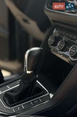 Внедорожник / Кроссовер Volkswagen Tiguan 2019 в 