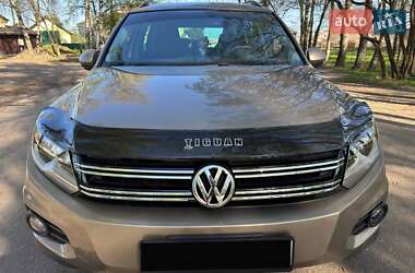 Внедорожник / Кроссовер Volkswagen Tiguan 2016 в 