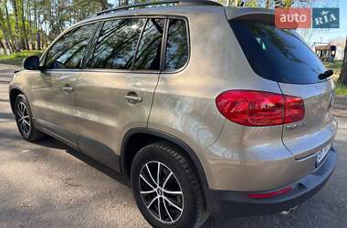 Внедорожник / Кроссовер Volkswagen Tiguan 2016 в 