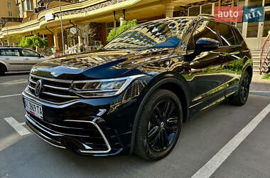 Внедорожник / Кроссовер Volkswagen Tiguan 2022 в 