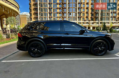 Внедорожник / Кроссовер Volkswagen Tiguan 2022 в 