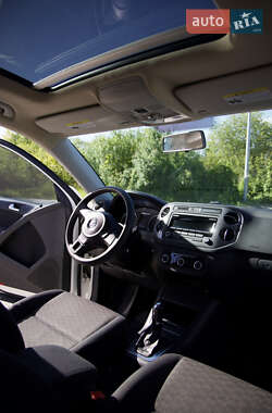 Внедорожник / Кроссовер Volkswagen Tiguan 2012 в 