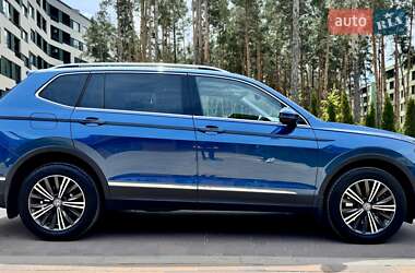 Внедорожник / Кроссовер Volkswagen Tiguan 2018 в 
