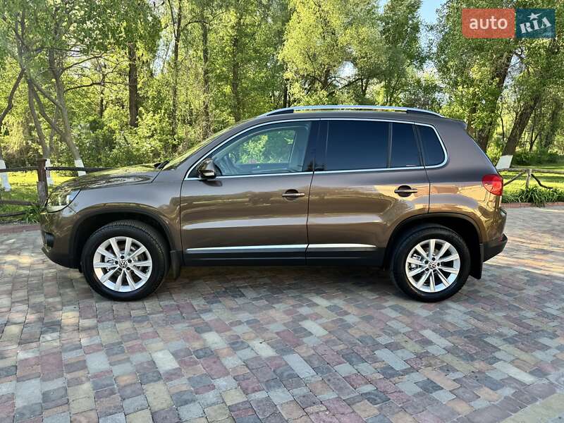 Позашляховик / Кросовер Volkswagen Tiguan 2013 в 