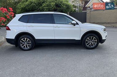 Внедорожник / Кроссовер Volkswagen Tiguan 2020 в 