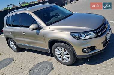 Позашляховик / Кросовер Volkswagen Tiguan 2012 в 