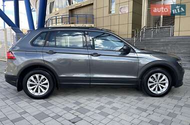 Внедорожник / Кроссовер Volkswagen Tiguan 2019 в 