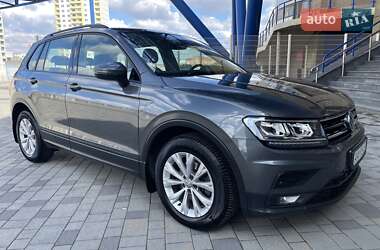 Внедорожник / Кроссовер Volkswagen Tiguan 2019 в 