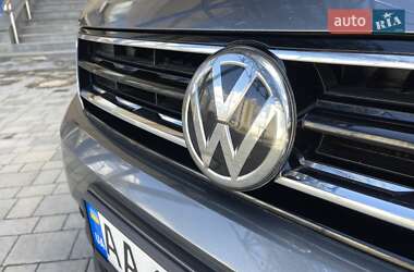Внедорожник / Кроссовер Volkswagen Tiguan 2019 в 