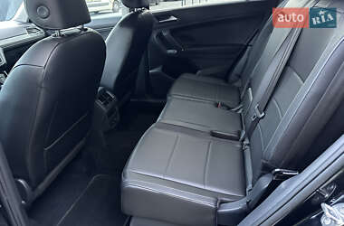 Позашляховик / Кросовер Volkswagen Tiguan 2017 в 