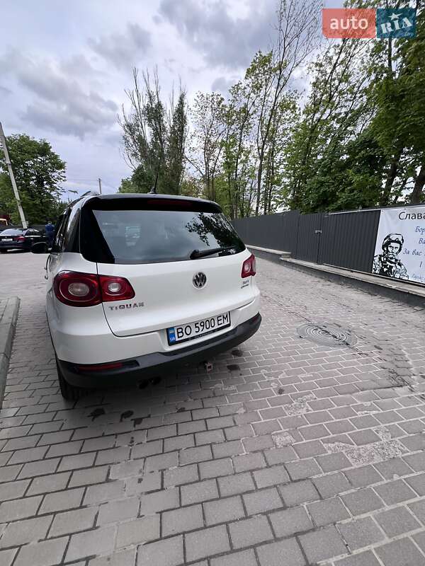 Позашляховик / Кросовер Volkswagen Tiguan 2010 в Тернополі