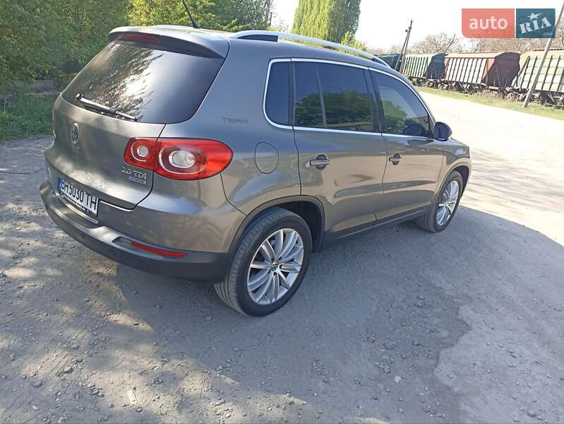 Внедорожник / Кроссовер Volkswagen Tiguan 2010 в Подольске