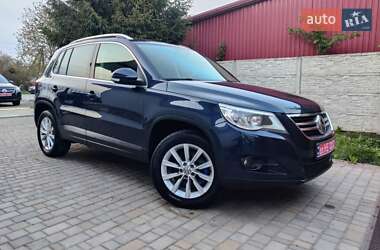 Позашляховик / Кросовер Volkswagen Tiguan 2010 в 