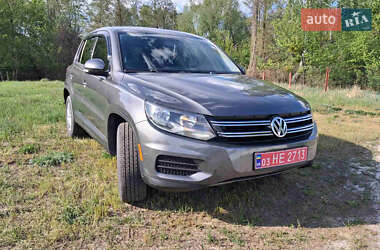 Позашляховик / Кросовер Volkswagen Tiguan 2012 в 