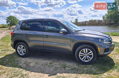 Позашляховик / Кросовер Volkswagen Tiguan 2012 в 