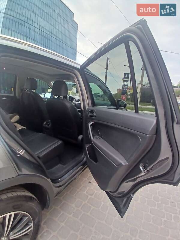 Внедорожник / Кроссовер Volkswagen Tiguan 2018 в Тернополе
