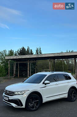 Внедорожник / Кроссовер Volkswagen Tiguan 2021 в 