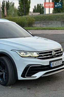 Внедорожник / Кроссовер Volkswagen Tiguan 2021 в 