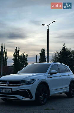 Внедорожник / Кроссовер Volkswagen Tiguan 2021 в 