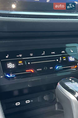 Внедорожник / Кроссовер Volkswagen Tiguan 2021 в 