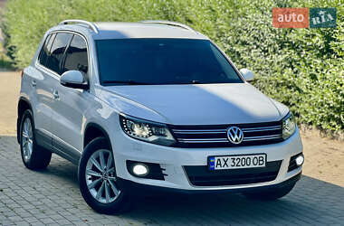Внедорожник / Кроссовер Volkswagen Tiguan 2011 в 