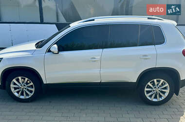 Внедорожник / Кроссовер Volkswagen Tiguan 2011 в 