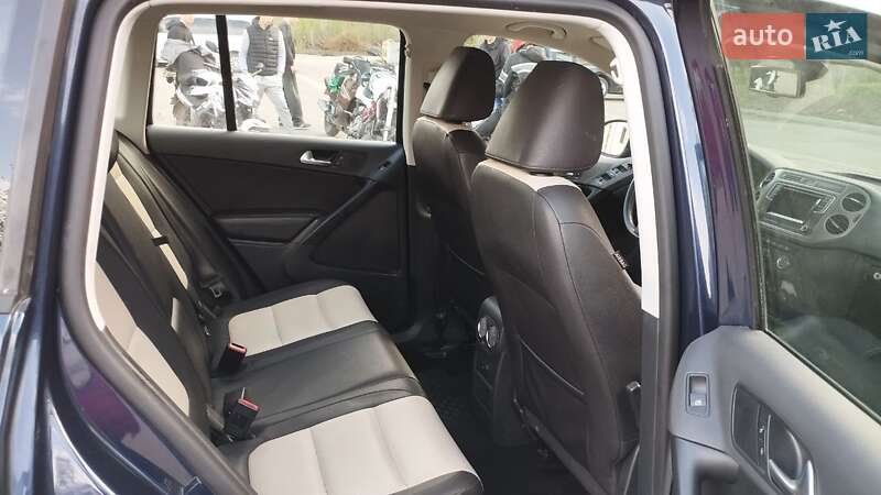 Внедорожник / Кроссовер Volkswagen Tiguan 2015 в Бурштыне