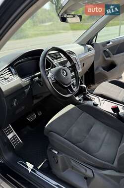 Внедорожник / Кроссовер Volkswagen Tiguan 2019 в 