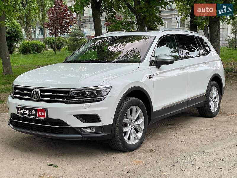 Позашляховик / Кросовер Volkswagen Tiguan 2017 в 