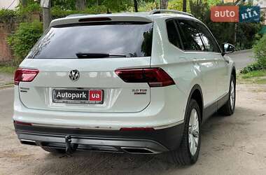 Позашляховик / Кросовер Volkswagen Tiguan 2017 в 