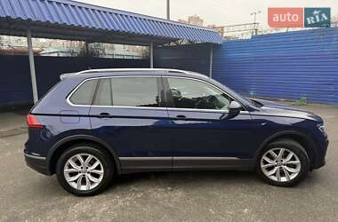 Позашляховик / Кросовер Volkswagen Tiguan 2017 в 