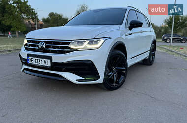 Позашляховик / Кросовер Volkswagen Tiguan 2023 в 