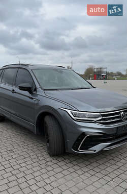 Позашляховик / Кросовер Volkswagen Tiguan 2023 в 