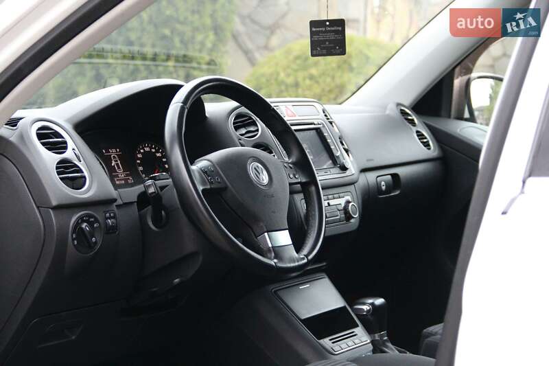 Позашляховик / Кросовер Volkswagen Tiguan 2010 в Сарнах
