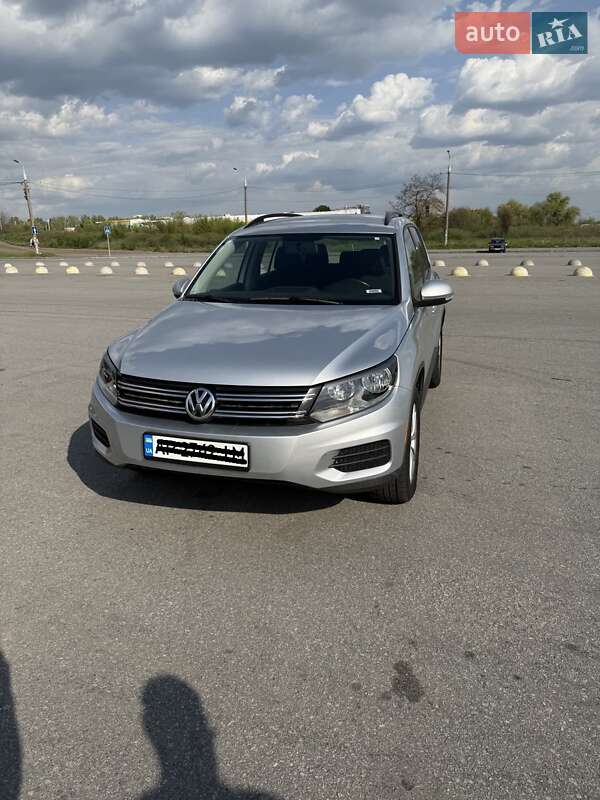 Внедорожник / Кроссовер Volkswagen Tiguan 2017 в 