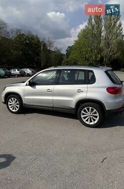 Внедорожник / Кроссовер Volkswagen Tiguan 2017 в 