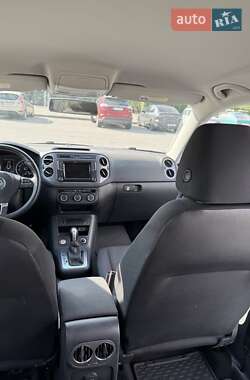 Внедорожник / Кроссовер Volkswagen Tiguan 2017 в 