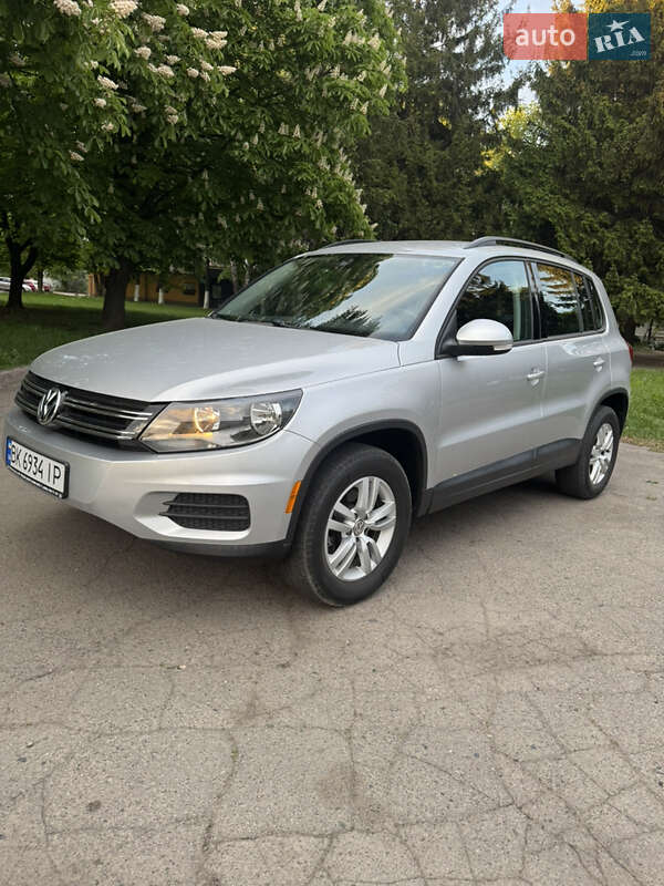 Внедорожник / Кроссовер Volkswagen Tiguan 2016 в 